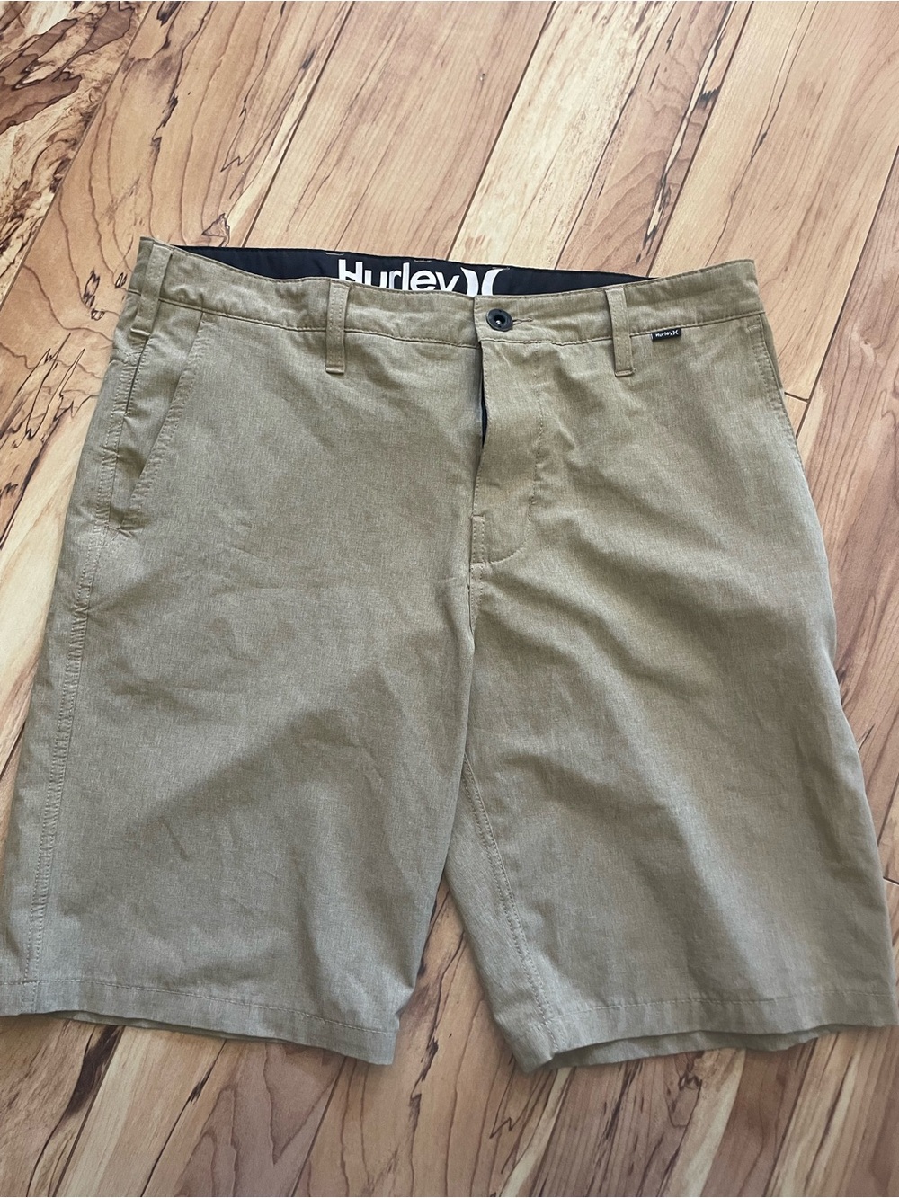 Hurley Men's tan Casual Shorts light weight size 32